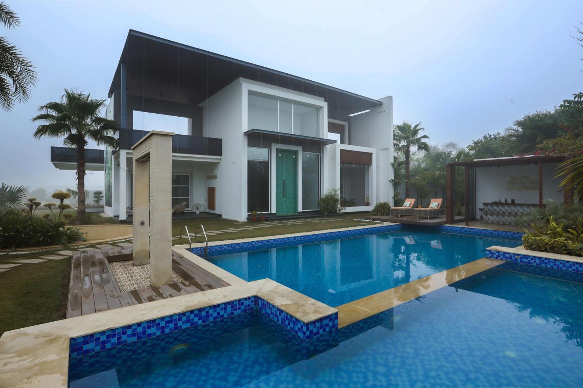 Stayvista La Paradise 2 Bedroom With Outdoor Pool In Amritsar